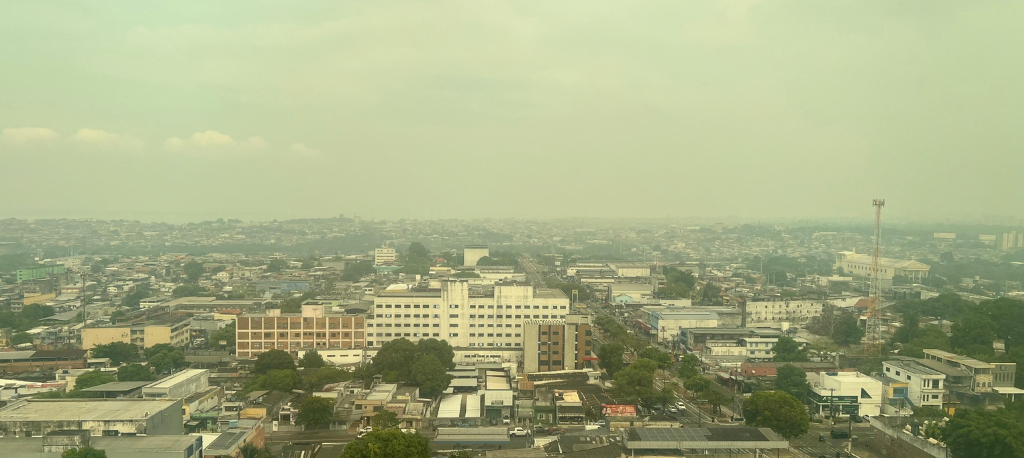 Fumaça sobre Manaus acende alerta para cuidados que vão além da saúde respiratória